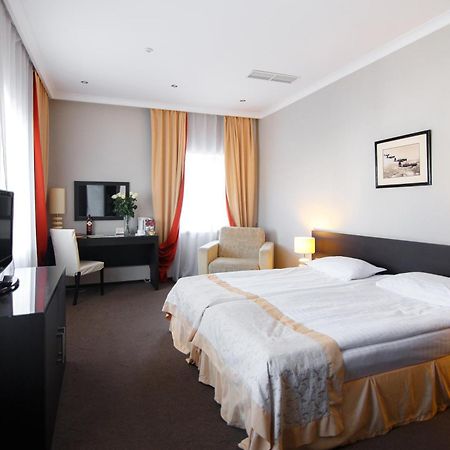 Optima Kropyvnytskyi Hotel Esterno foto