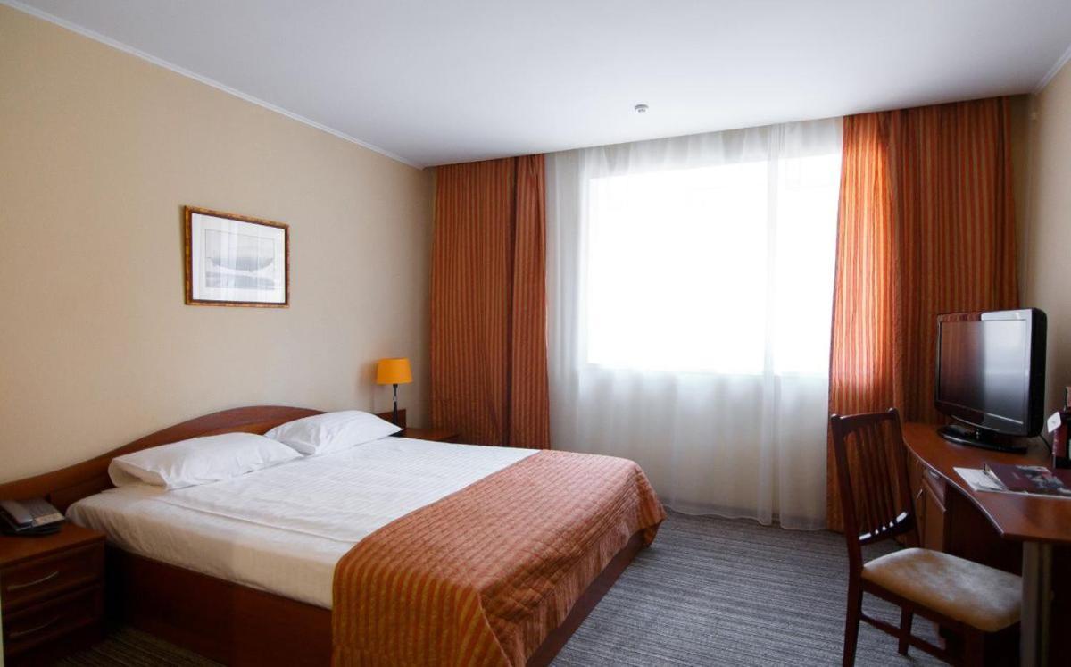 Optima Kropyvnytskyi Hotel Esterno foto