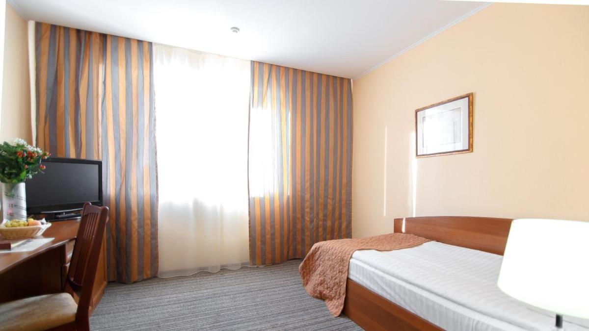 Optima Kropyvnytskyi Hotel Esterno foto