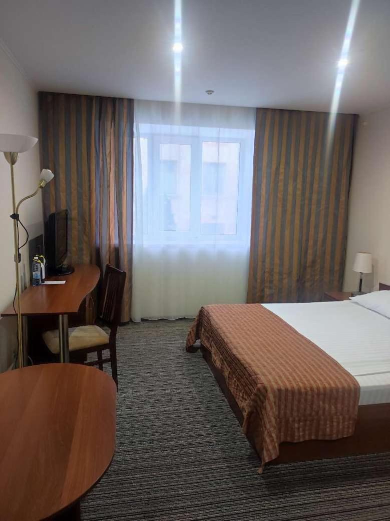 Optima Kropyvnytskyi Hotel Esterno foto