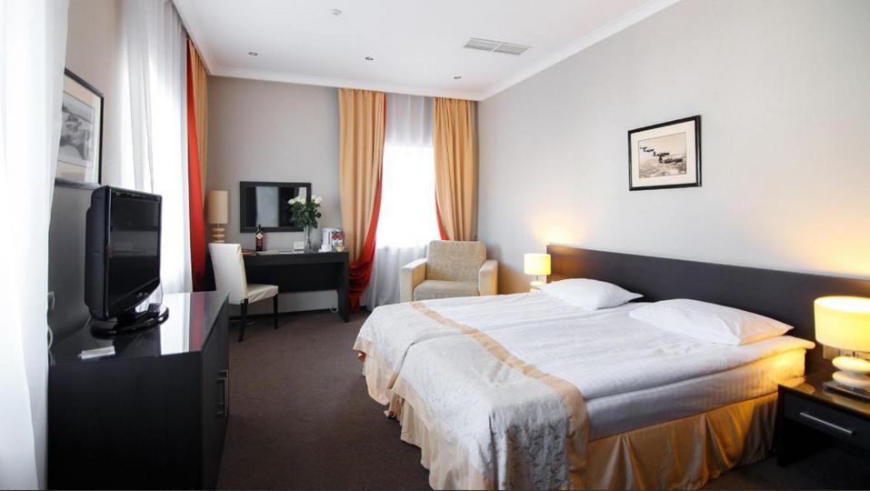 Optima Kropyvnytskyi Hotel Esterno foto