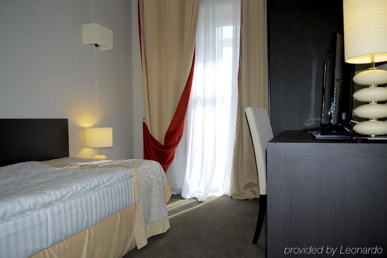 Optima Kropyvnytskyi Hotel Esterno foto
