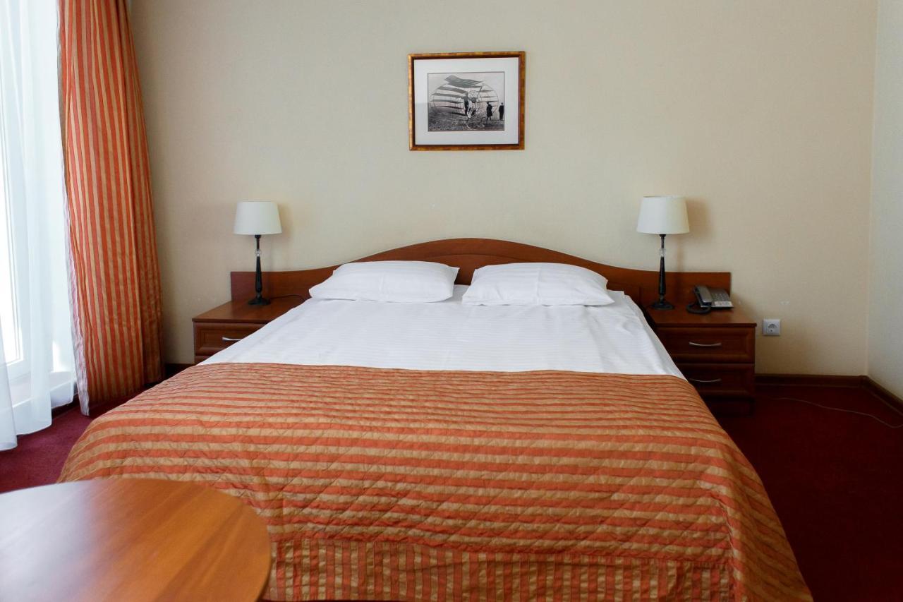 Optima Kropyvnytskyi Hotel Esterno foto