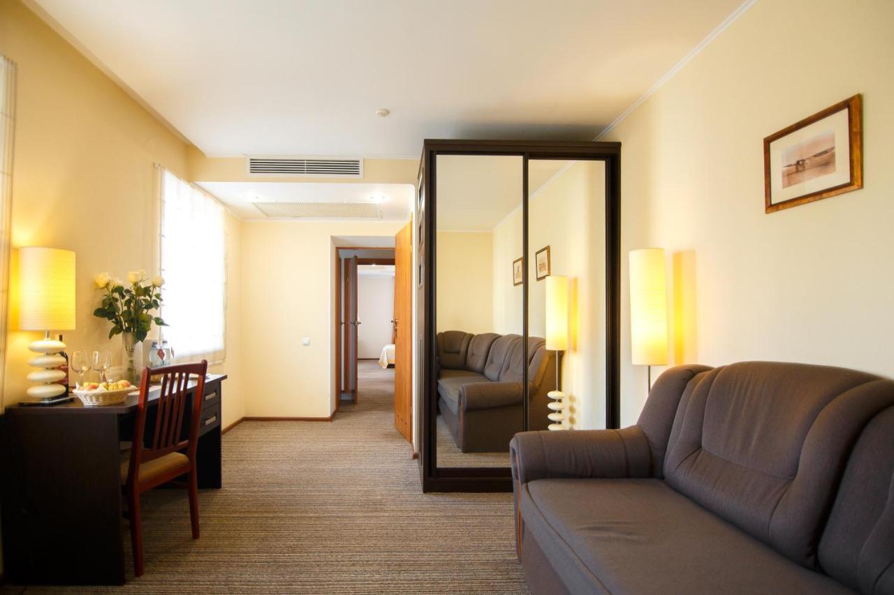 Optima Kropyvnytskyi Hotel Esterno foto