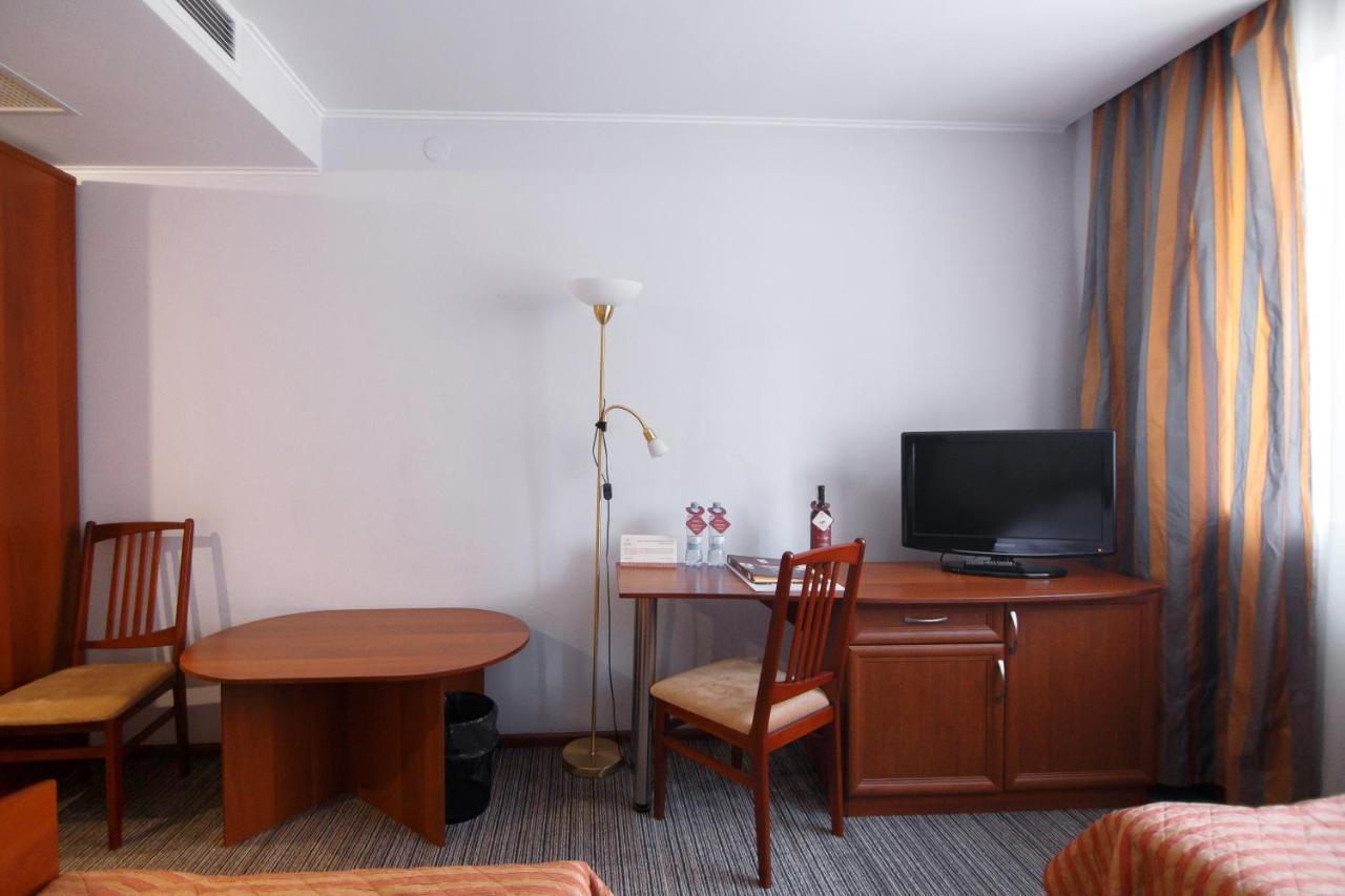 Optima Kropyvnytskyi Hotel Esterno foto