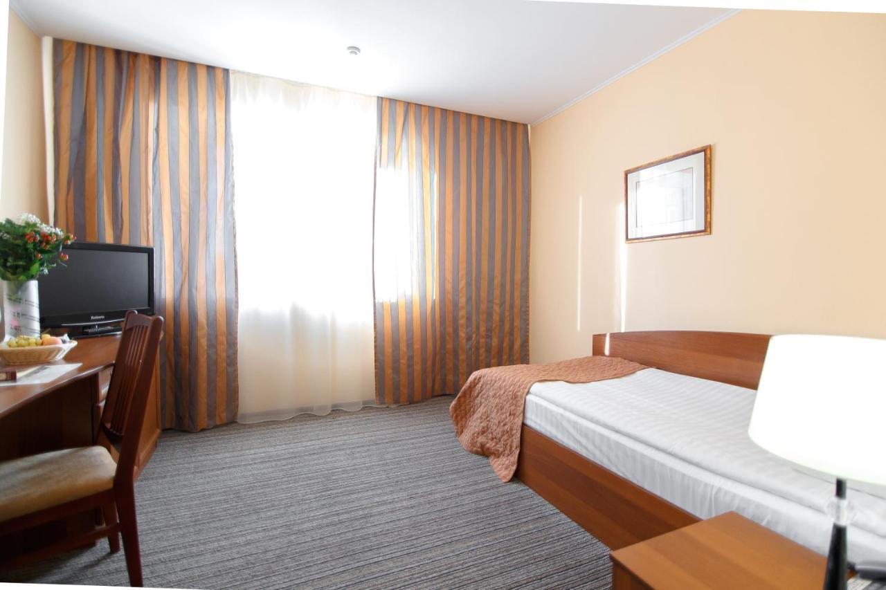 Optima Kropyvnytskyi Hotel Esterno foto