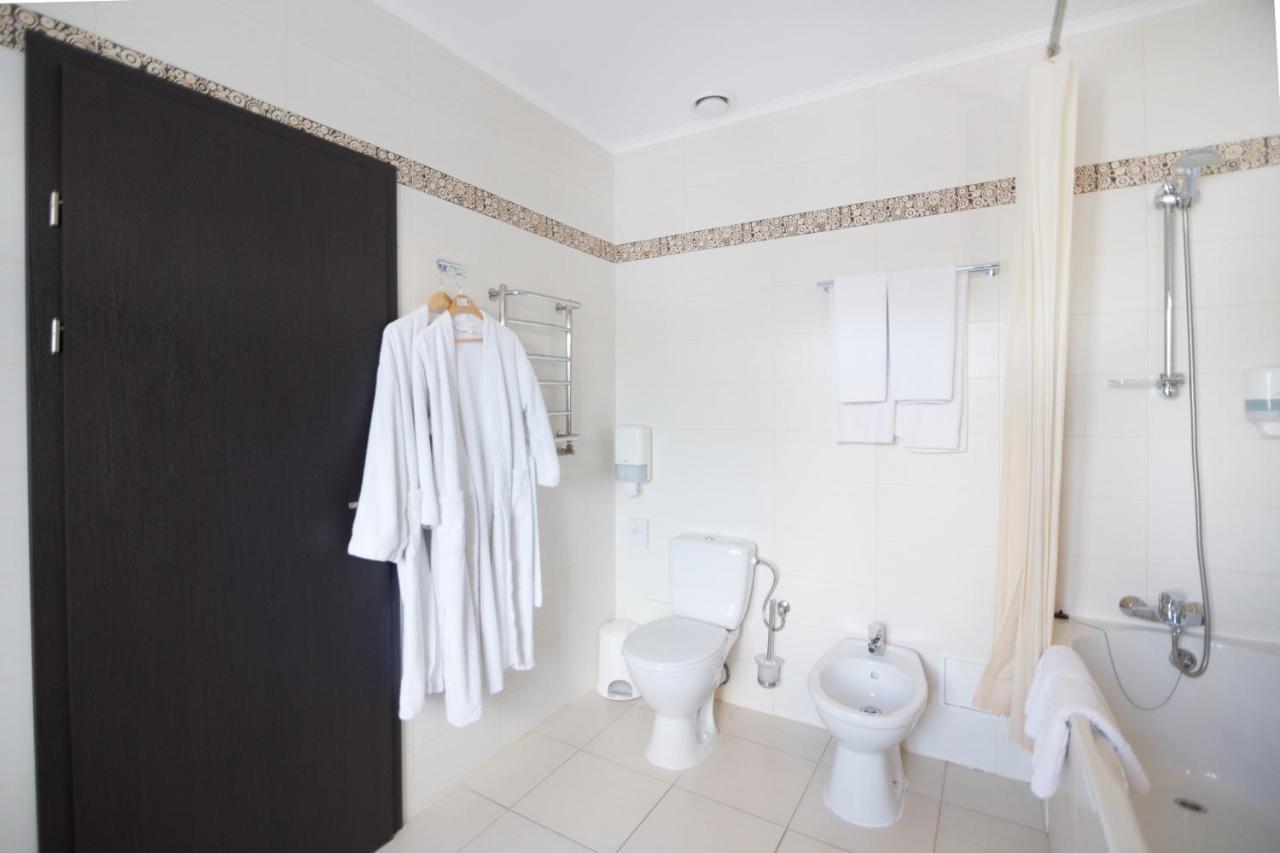 Optima Kropyvnytskyi Hotel Esterno foto