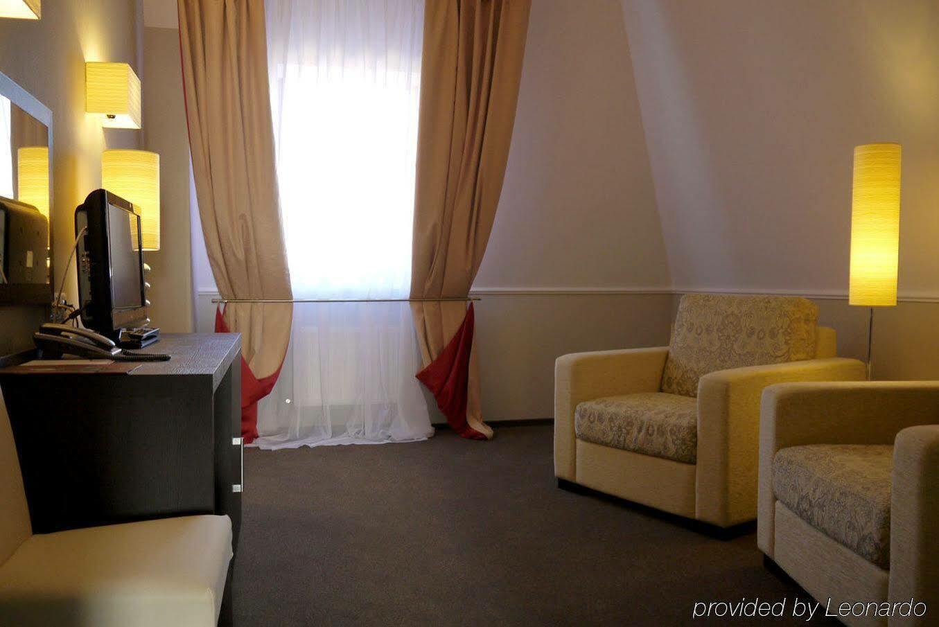 Optima Kropyvnytskyi Hotel Esterno foto